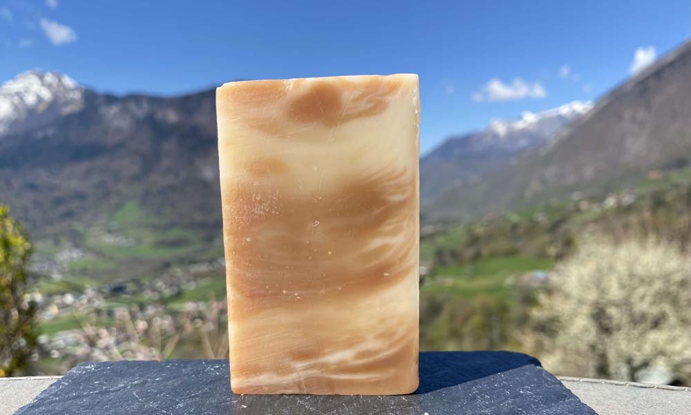 Le Gourmand - Savon SAF au beurre de cacao et lait d’amande - surgras 10% - fabriqué à la main en Savoie.