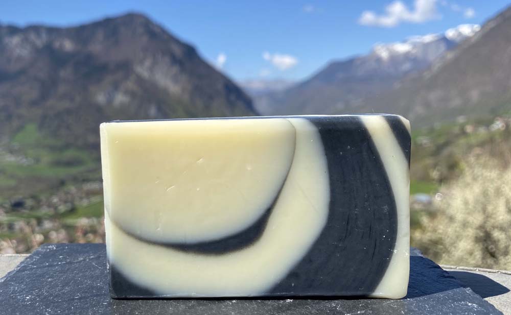 Le Relax - Savon SAF à l’ylang ylang et au patchouli - surgras 10% - fabriqué à la main en Savoie.